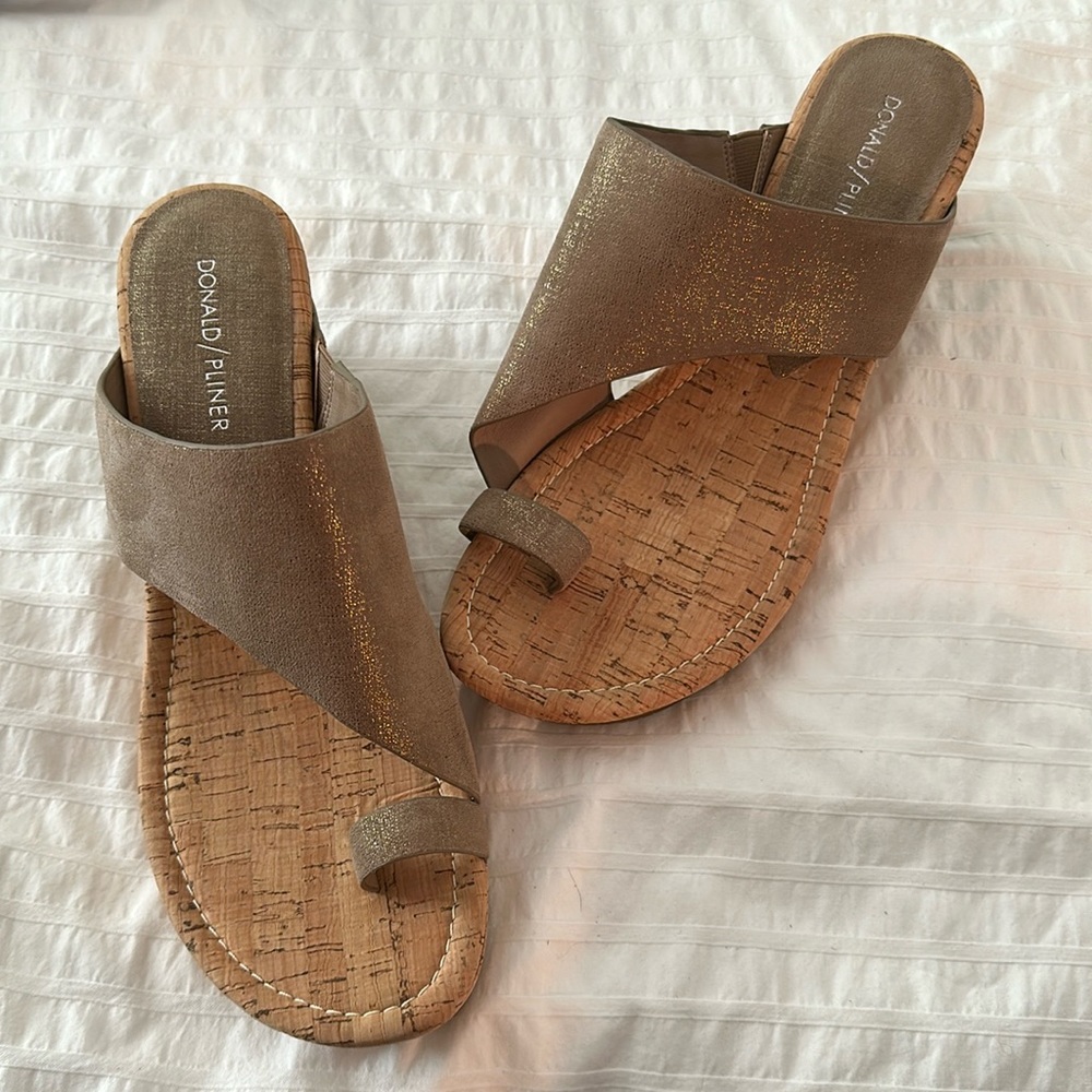 BRAND NEW Donald Pliner Sandals